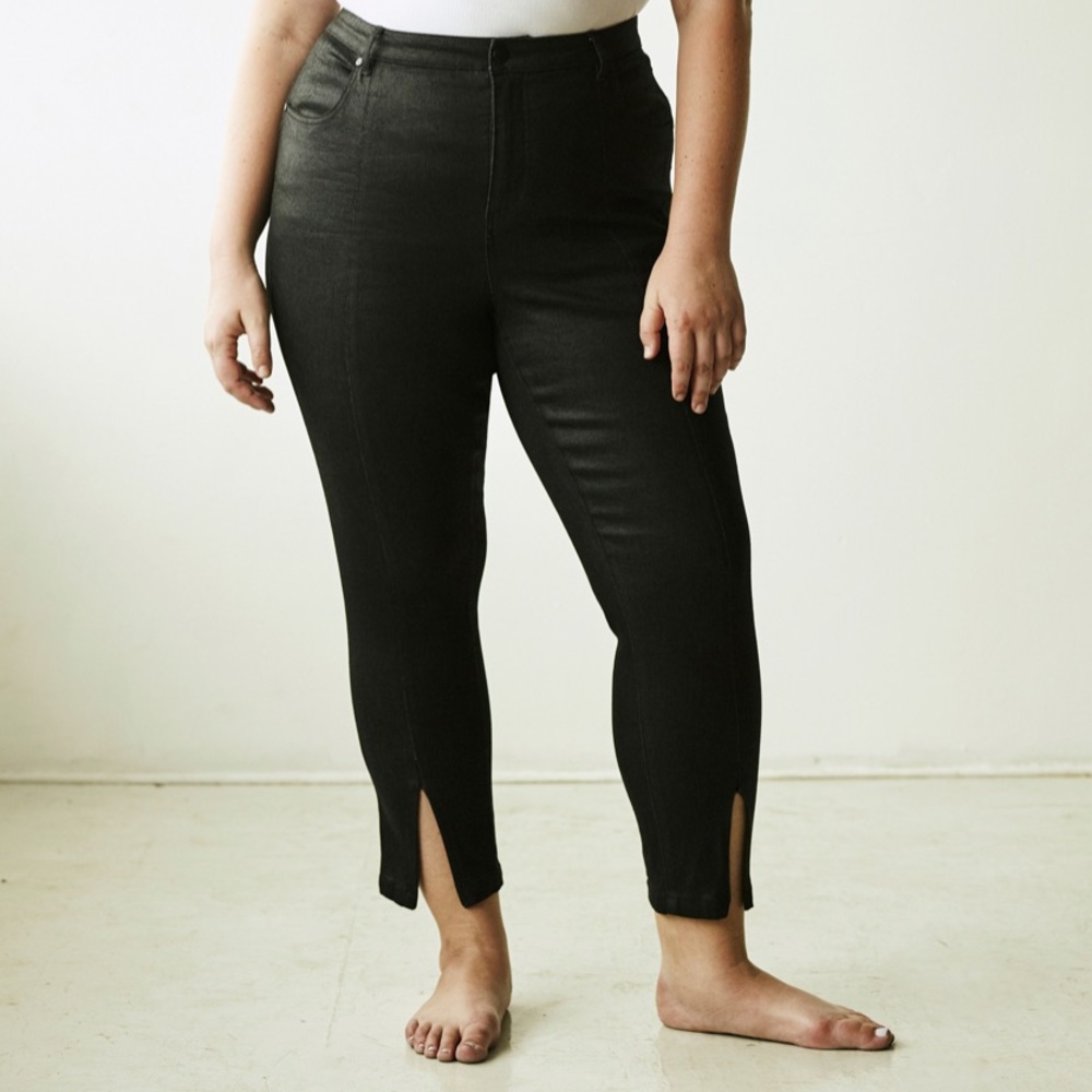 Universal Standard Meuse Cropped Resin Jeans - 16